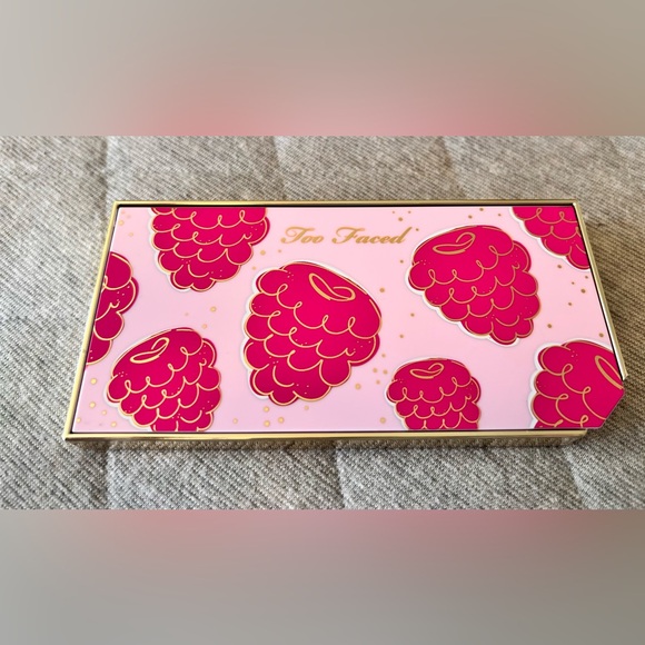 TOO FACED Razzle Dazzle Berry Eye Shadow Palatte 7 Eye Shadows Exc Cond - Picture 2 of 9